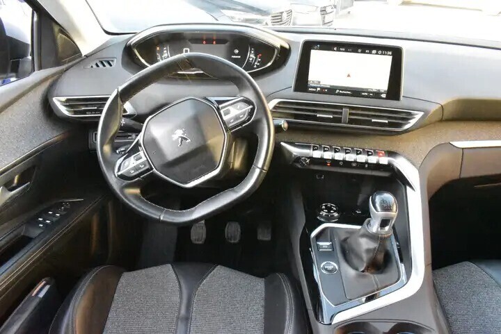 peugeot-5008-12-puretech-allure-7pl-12m-garantie-big-5