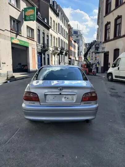 toyota-avensis-big-3