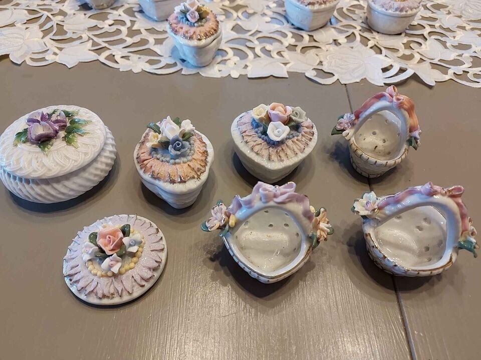 lot-de-22-bonbonnieres-neuves-big-1