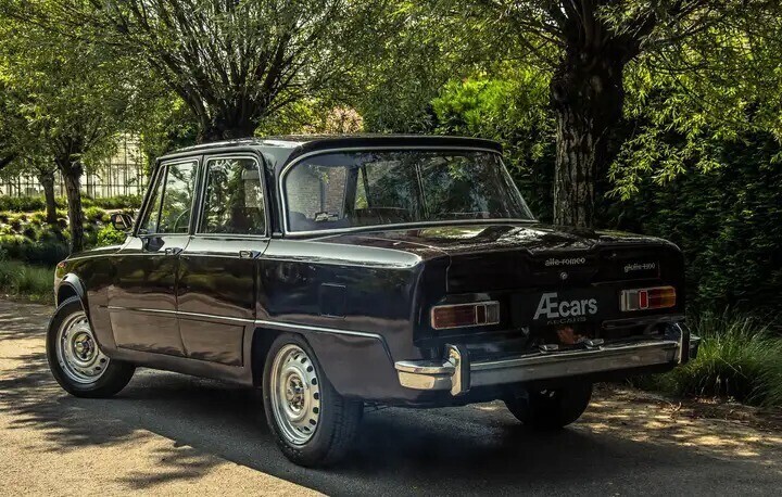 alfa-romeo-giulia-1300-manual-airco-leather-big-1
