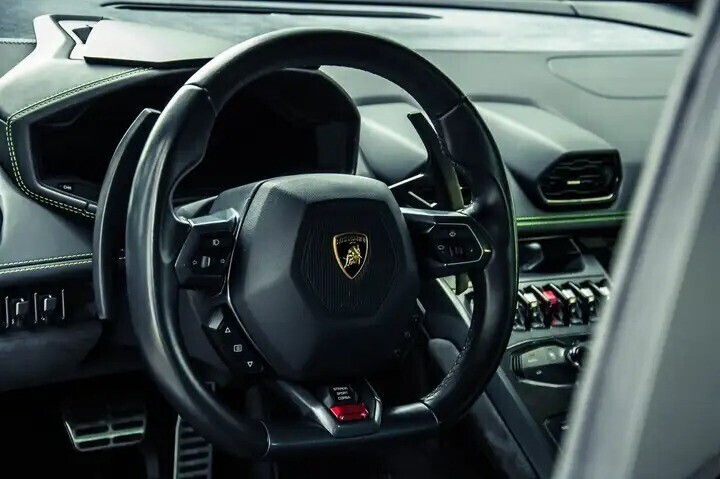 lamborghini-huracan-52i-v10-lp580-2-lift-full-history-big-5