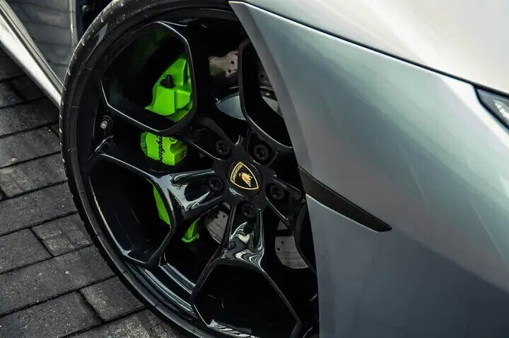 lamborghini-huracan-52i-v10-lp580-2-lift-full-history-big-4