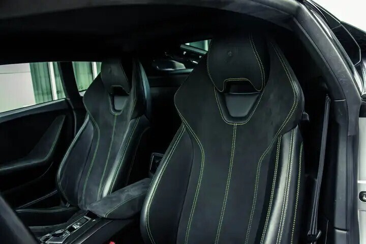 lamborghini-huracan-52i-v10-lp580-2-lift-full-history-big-6