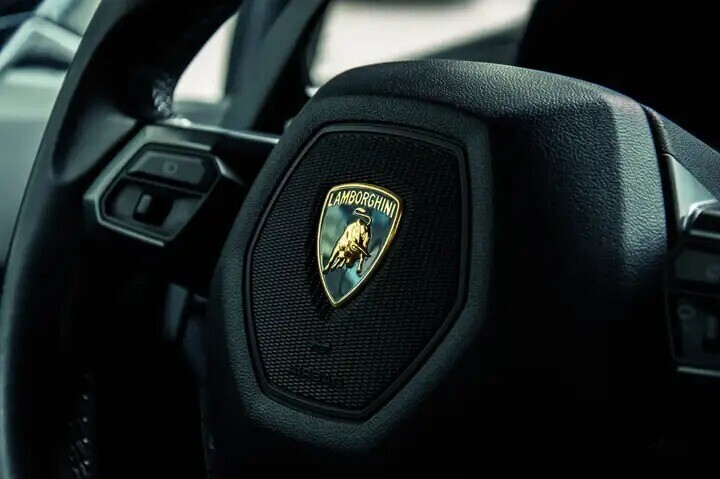 lamborghini-huracan-52i-v10-lp580-2-lift-full-history-big-8