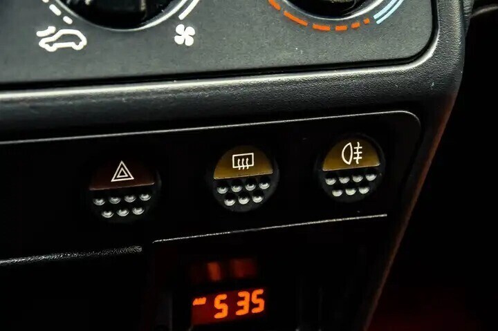 peugeot-205-gti-1900-manual-leather-top-condition-big-7