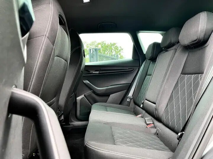 skoda-karoq-15-tsi-sportline-dsg-camera-adapt-carplay-big-7