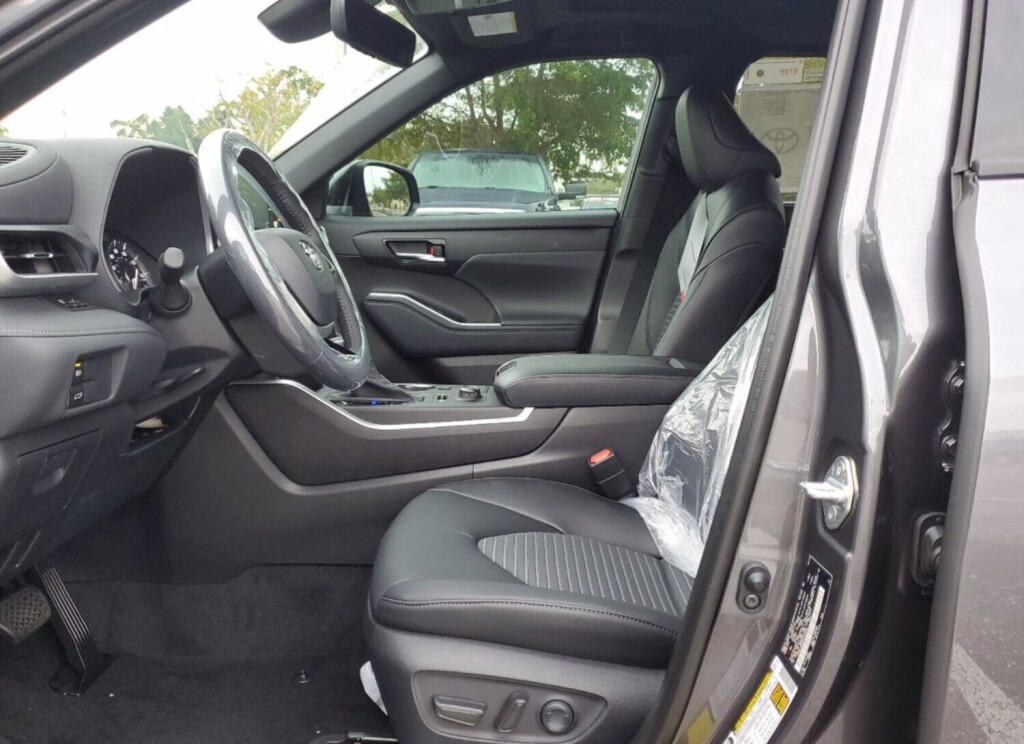 new-2022-toyota-highlander-xse-35v6-awd-big-9
