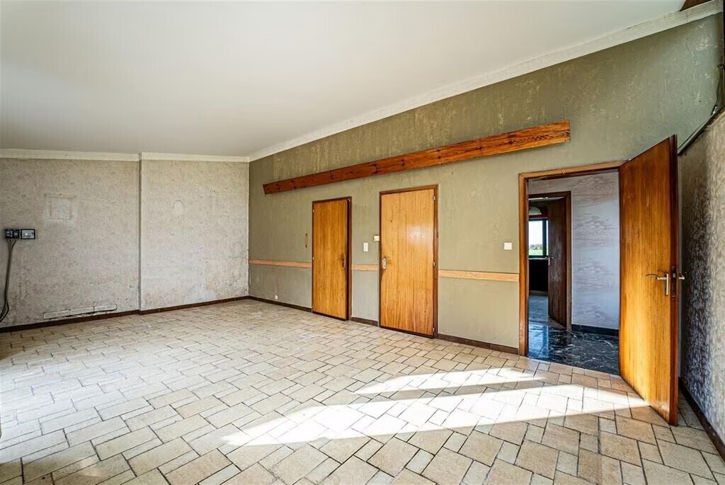 house-for-sale-in-slins-4-bedrooms-big-4