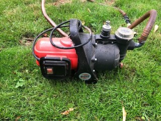 Pompe à eaux automatique