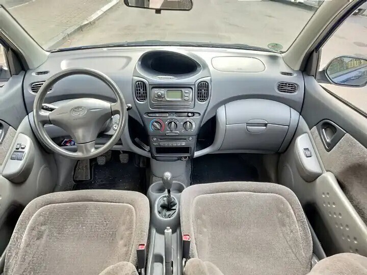 toyota-yaris-verso-15-vvt-i-airco-big-9